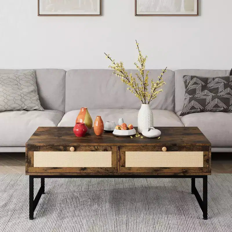 Table basse en rotin à cadre métallique de 46 pouces avec deux tiroirs, un compartiment de rangement caché et une étagère ouverte