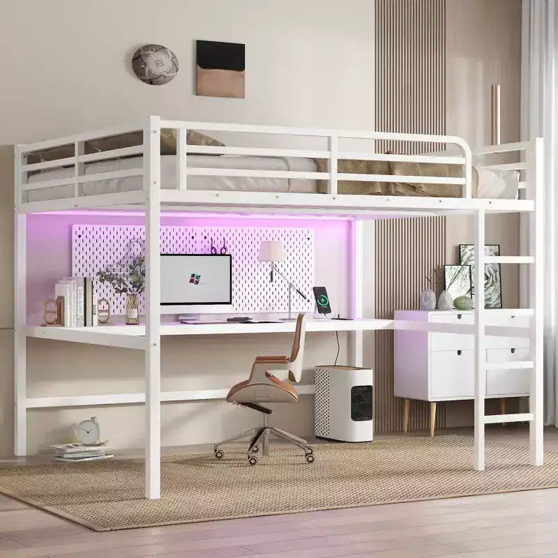 Lit mezzanine queen-size en métal noir avec bureau, prise de courant et lumières LED, peu encombrant